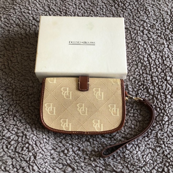 Cute wristlet ❤️ - Picture 2 of 3